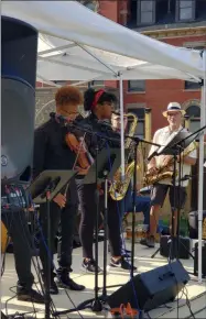  ?? KEITH REYNOLDS — THE MORNING JOURNAL ?? Kiliyah Mair, 18, of Lorain, lays down a solo while sitting in with Latin City Soul on Aug. 11 as part of the Latin Music Jam at the Mexican Mutual Society, 1820 E 28th Street in Lorain.