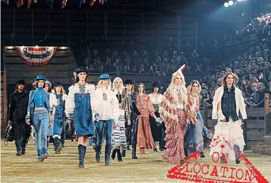  ??  ?? Chanel’s Texan lasses walking down the rodeo-style runway.