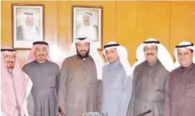  ??  ?? KUWAIT: Minister of Public Works Ali Al-Omair meets with the Kuwait Farmers Union members. — KUNA