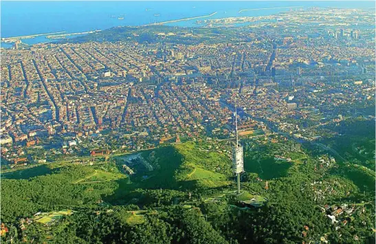  ?? LA RAZÓN ?? Vista aérea de Barcelona y su área metropolit­ana