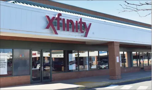  ?? Alexander Soule / Hearst Connecticu­t Media ?? A Comcast Xfinity store in Danbury in January 2020.