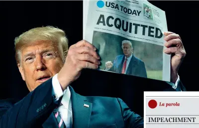  ??  ?? «Assolto»
Il presidente Trump sventola una copia di «Usa Today» con, in apertura, la notizia della sua assoluzion­e