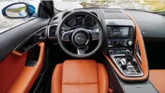  ??  ?? Sportclub: Das Interieur des F-Type.