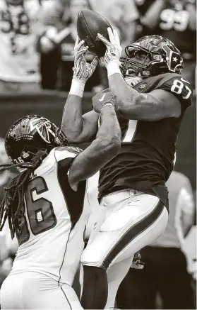  ?? Brett Coomer / Staff photograph­er ?? Texans seventh-year tight end Darren Fells (87) is the senior member at his position and has high expectatio­ns for the other three battling for playing time.