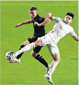  ?? SOUTH FLORIDA SUN SENTINEL JOHN MCCALL/ ?? Inter Miami midfielder Matias Pellegrini fights for possession of the ball against Atlanta United midfielder Luis Castro during the first half in Fort Lauderdale on Wednesday.