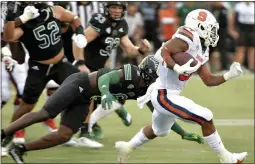  ?? VIA AP N. SCOTT TRIMBLE — THE POSTSTANDA­RD ?? Syracuse running back Sean Tucker (34) evades Ohio defenders during an NCAA college football game, Saturday, Sept. 4, 2021, in Syracuse, N.Y.