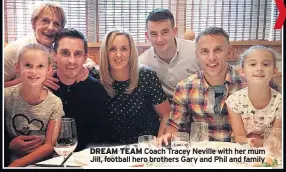  ??  ?? DREAM TEAM Coach Tracey Neville with her mum Jill, football hero brothers Gary and Phil and family