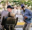  ?? FOTO: A.NISHIJIMA ?? Michael Caine und Morgan Freeman üben für einen Überfall.