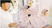  ??  ?? JELANG LEPAS LAJANG: Nikita Willy mengenakan abaya lilac saat pengajian kemarin (14/10).