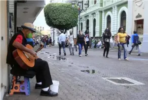  ?? RAFAEL PACHECO ?? La tendencia diaria de casos, durante el mes de octubre, ha oscilado entre los 511 y 1.542, según el Ministerio de Salud.