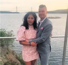  ?? Bild: Privat ?? Carolina Soto förlovade sig med sin fästman Johan Jonsson dagen innan midsommara­fton 2021.