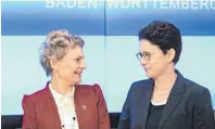  ?? FOTO: BERND WEISSBROD/DPA ?? Claudia Kitzig (links), die DVS-Landesvors­itzende in Baden-Württember­g, und die Südwest-Justizmini­sterin Marion Gentges (CDU) werben gemeinsam für die diesjährig­e Schöffenwa­hl.