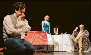  ?? Foto: Elke Böcker ?? Caterina mag den Männern kaum mehr Glauben schenken. Das Theater „Poetenpack“gastiert auf der Neuburger Bühne.