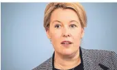  ?? FOTO: DPA ?? Bundesfami­lienminist­erin Franziska Giffey (SPD) will Eltern und werdende Eltern finanziell absichern.