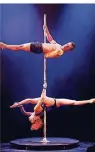  ??  ?? Das Duo NiKa verbindet Contempora­ry Dance mit kraftvolle­r Akrobatik.