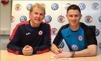  ??  ?? Manager Liam Buckley with new signing Johnny Dunleavy. Pics: Carl Brennan.