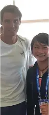  ?? PRISKA MADELYN FOR JAWA POS ?? IDOLA SEMUA: Priska sudah wefie bersama Novak Djokovic (foto kiri) dan Rafael Nadal. Tinggal bersama Roger Federer yang belum kesampaian.