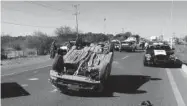  ?? EL DEBATE ?? &gt; En medio de la rúa federal quedó la unidad que conducía el joven.