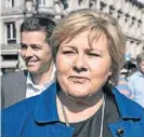  ??  ?? NY LEDARE? Høyres ordförande Erna Solberg tar med största sannolikhe­t statsminis­terposten av Jens Stoltenber­g, såvida det borgerliga blocket lyckas komma överens.