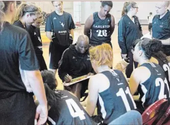  ?? THE CANADIAN PRESS ?? Carleton University women’s basketball team coach Taffe Charles huddles with his players. The Ravens will look to make history this weekend as they set their sights on the program’s first national title.