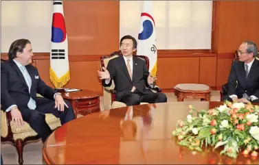  ??  ?? South Korean Foreign Minister Yun Byung-se (centre) meets Marc Knapper (left), acting US ambassador to South Korea, and Japanese Ambassador Yasumasa Nagamine at his office in Seoul on 2 May 2017, to discuss North Korea’s missile and nuclear threats. IANS