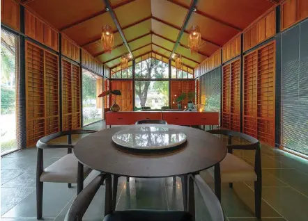  ??  ?? The expansive space allowed the designers to bring to life a beautiful design vision, where the masterful and tempered utilisatio­n of wood gives it an earthy glamour that is truly inviting.