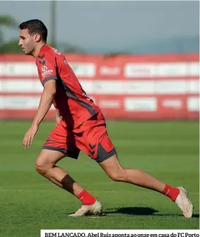  ??  ?? BEM LANÇADO. Abel Ruiz aponta ao onze em casa do FC Porto