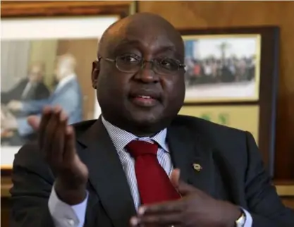  ??  ?? ANTIGO PRESIDENTE DO BANCO AFRICANO DE DESENVOLVI­MENTO, DONALD KABERUKA