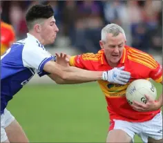  ??  ?? Ciarán Deely, the London team manager, tries to shake off Ballyhogue’s Peter Kelly on his comeback game for Horeswood on Sunday.