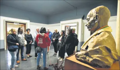  ??  ?? A group of tourists inside National Gandhi Museum opposite Raj Ghat. The museum has a rich collection of relics, documents and photos related to Mahatma Gandhi.