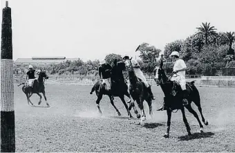  ?? RC POLO ?? Al galope
Imagen de un partido de polo que se disput) en 19*+