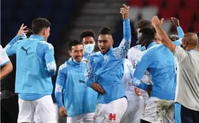  ?? © ?? De Marseille-spelers hadden reden tot feesten na de 0-1-winst bij Paris Saint-Germain. afp