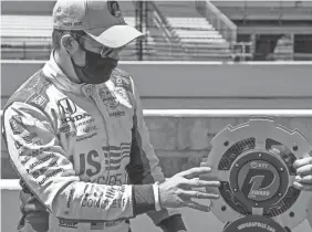  ??  ?? Marco Andretti is given the P1 Award after securing the pole during the Fast Nine Shootout om Sunday for the Indianapol­is 500. MYKAL MCELDOWNEY/INDYSTAR