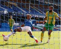  ?? — AFP ?? Perfect timing: Everton’s Dominic Calvert-Lewin scoring the fourth goal against West Brom during the English Premier League match.