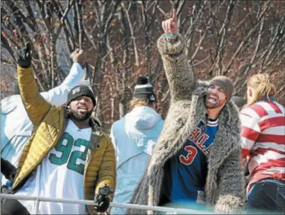  ?? GENE WALSH — DIGITAL FIRST MEDIA ?? Eagles players Fletcher Cox and Chris Long wave to fans during the team’s celebrator­y parade along Broad Street Thursday.