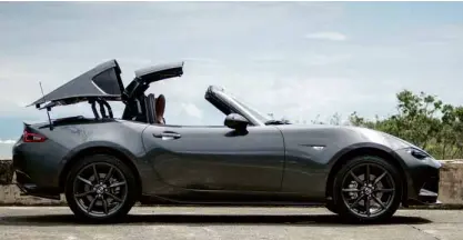  ??  ?? The 2018 MX-5 RF (retractabl­e fastback) also has a manual transmissi­on variant.