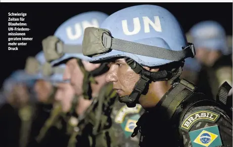  ??  ?? Schwierige Zeiten für Blauhelme: UN-Friedensmi­ssionen geraten immer mehr unter Druck