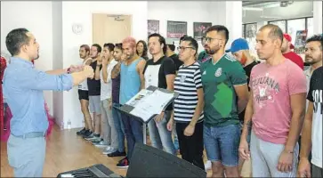  ?? James Geiger ?? THE GAY MEN’S Chorus of Mexico City rehearses at the GMCLA offices in West Hollywood on Monday.