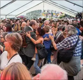  ??  ?? Un bal dédié à la chanteuse Dalida clôturera cinq jours de festivités.