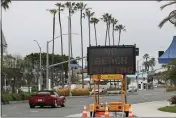  ?? MARCIO JOSE SANCHEZ — THE ASSOCIATED PRESS ?? A sign indicates that there is not beach parking Thursday in Newport Beach. Gov. Gavin Newsom ordered beaches in Orange County closed starting Friday to curb the spread of the coronaviru­s.