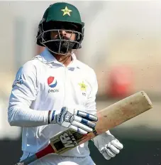  ??  ?? Muhammad Hafeez walks off as Pakistan crumble on the final day of the first test.