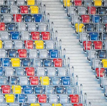  ?? FOTO: JONAS GÜTTLER/DPA ?? Eine leere Zuschauert­ribüne, wie hier im Stadion in Düsseldorf – das wird ein bestimmend­es Bild im deutschen Profifußba­ll. Der FCH ist auch betroffen.