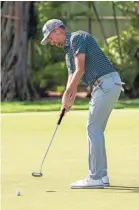  ?? KYLE TERADA/USA TODAY SPORTS ?? Webb Simpson putts on the first hole during the third round of the Sony Open.