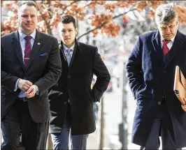  ?? ZACH GIBSON / GETTY IMAGES ?? Former Trump campaign aide Sam Nunberg (left) arrives at the U.S. District Courthouse on Friday in Washington, D.C. Nunberg remained behind closed doors into midafterno­on.