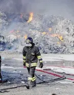  ?? Ansa ?? Soldi dai roghi Rifiuti in Campania