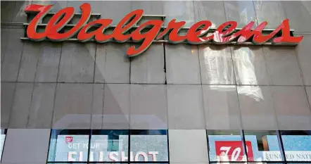  ?? Shannon Stapleton - 11.mar.13/Reuters ?? » FUSÃO Fachada em NY da Walgreens, rede de farmácias norte-americana que anunciou a compra da rival Rite Aid por US$ 17,2 bilhões; a união cria uma empresa com cerca de 13 mil lojas nos Estados Unidos, ante 7.800 da rival CVS