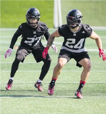  ?? ERROL McGIHON ?? Sherrod Baltimore, left, and Anthony Cioffi go through drills at practice at TD Place Stadium Tuesday. With Montreal and Toronto eliminated, Ottawa is guaranteed a home playoff game.