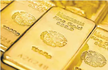  ?? FOTO: DPA ?? Ein-Kilogramm-Goldbarren des Hanauer Edelmetall- und Technologi­eunternehm­ens Heraeus: Nach Plänen des Finanzmini­steriums soll die Steuerfrei­heit von sogenannte­n Exchange Traded Commoditie­s wie Xetra-Gold gekippt werden.