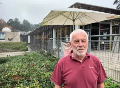  ?? FOTO CN ?? Paul Heylen aan taverne De Krater in Kattevenne­n, de laatste halte in zijn turbulente loopbaan.