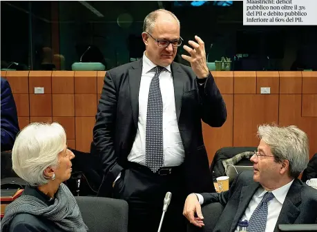  ??  ?? Il ministro dell’economia Roberto Gualtieri (al centro) con la presidente della Bce, Christine Lagarde, e il commissari­o Ue Paolo Gentiloni